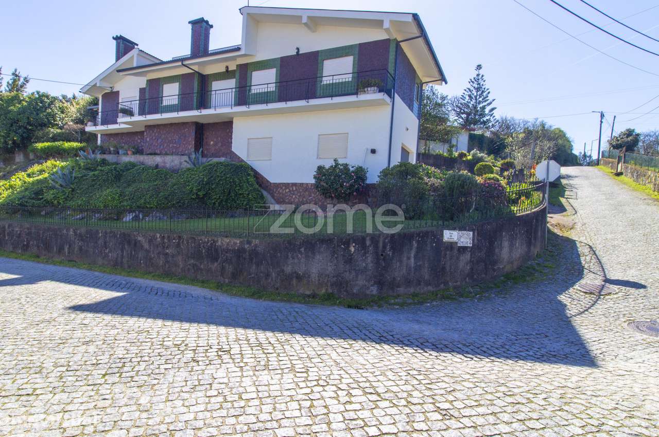Moradia Individual T3 Com Terreno De 800 M Em Braga