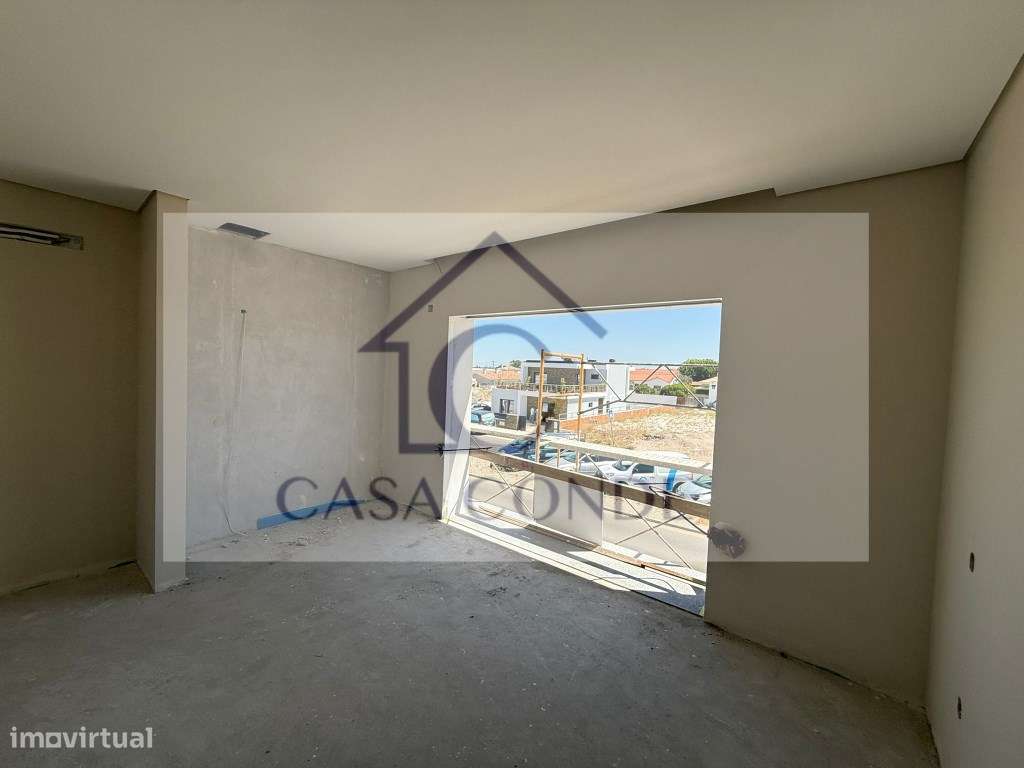 Moradia T4 Isolada Duplex em Azeitão com Piscina e Excelentes Acaba...-9