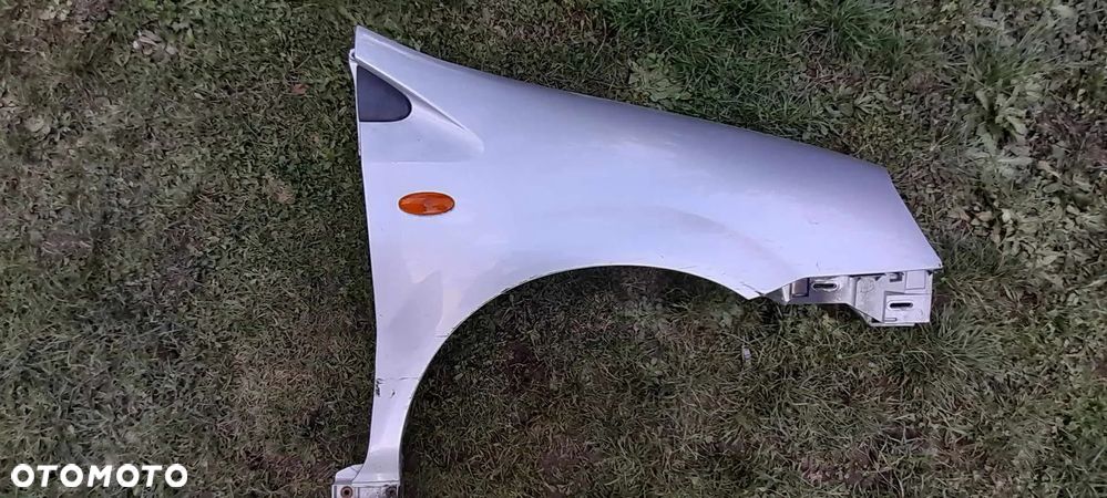 Błotnik prawy  przód plastikowy NISSAN ALMERA TINO - 1