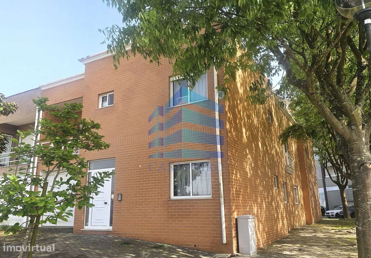 Moradia T4 de Gaveto, em Esgueira-36