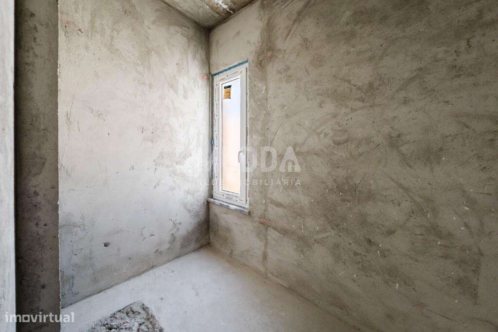 Moradia isolada de design contemporâneo nos Casais Mestre Mendo-28