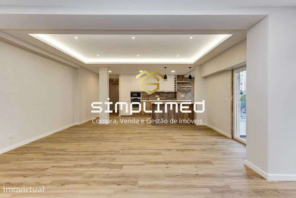 T4 de Luxo Totalmente Remodelado em Carnaxide-8