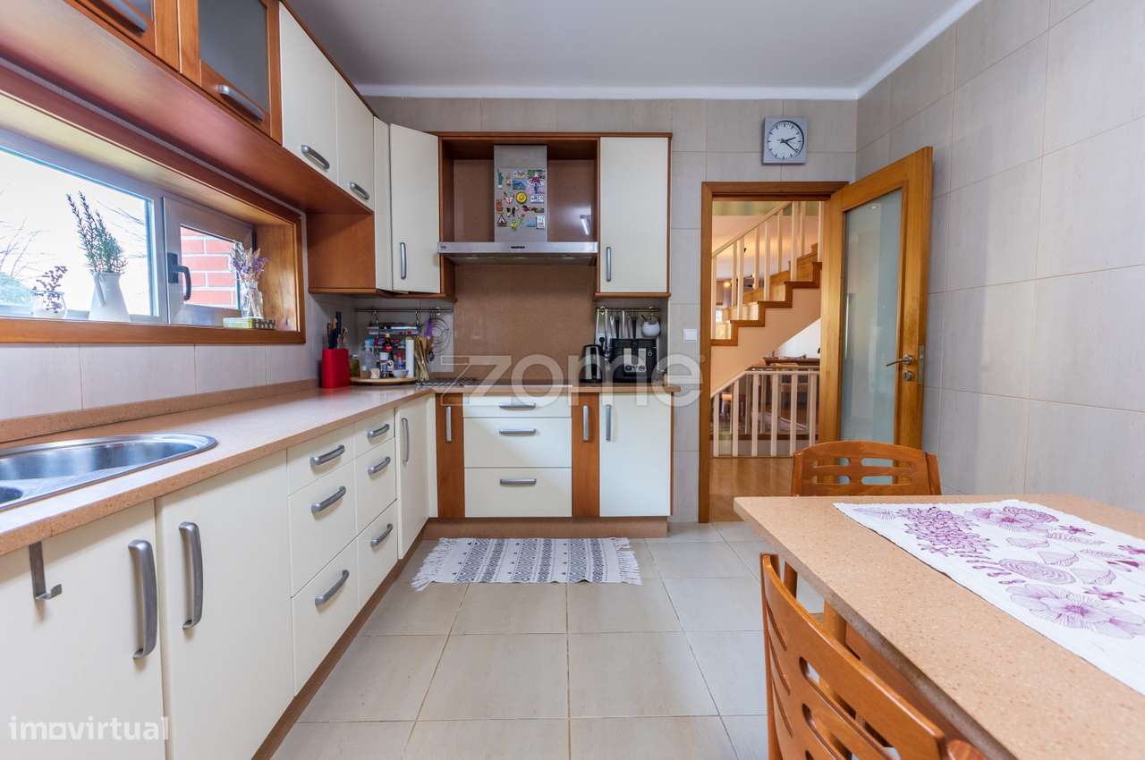 Moradia Geminada T3 em Aldão-18