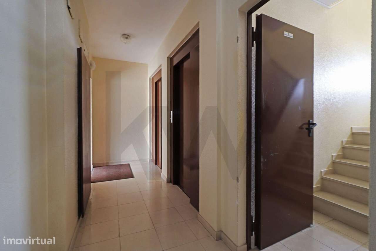 Apartamento T2 exclusivo no último piso do Edifício Royal com terraço-18