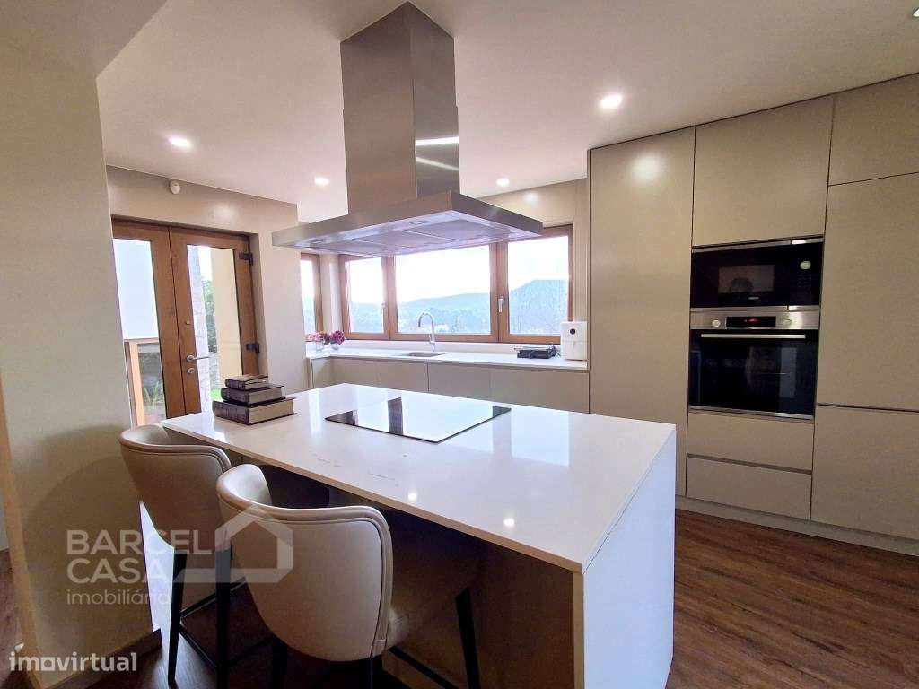 Moradia T4 em pedra, com piscina em Airó - Barcelos-18