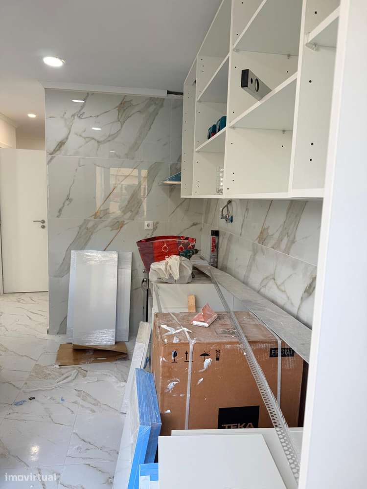 Apartamento T2 com varanda e vista cidade-5