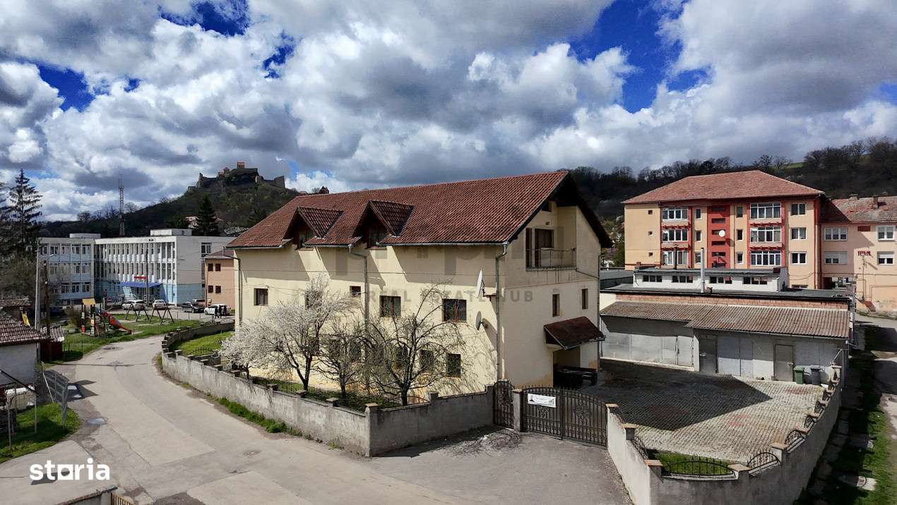 IMOBIL CU MULTIPLE DESTINAȚII - PRETABIL INVESTIȚIE - ORAȘ RUPEA - - Imagine principală: 2/19