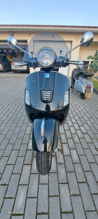 Vespa GTS Super Super ABS E Controlo de Tracção - 4