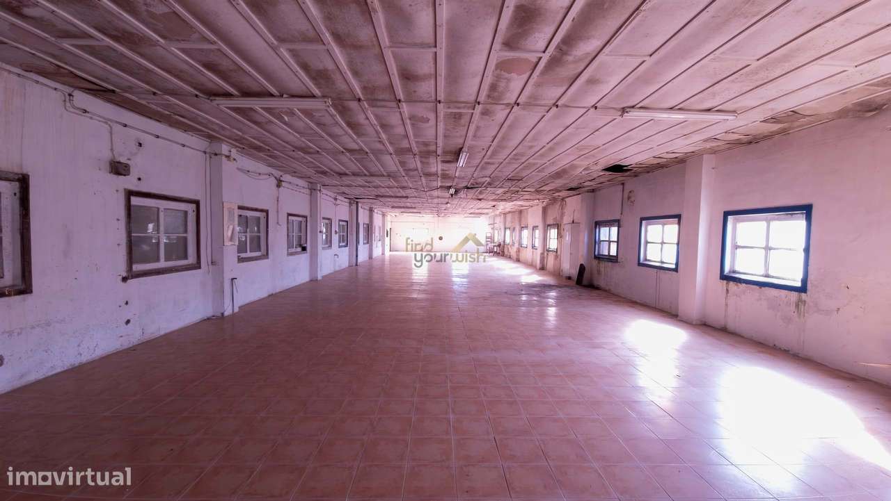Armazém de cerâmica localizada no centro de Vestiaria.-36