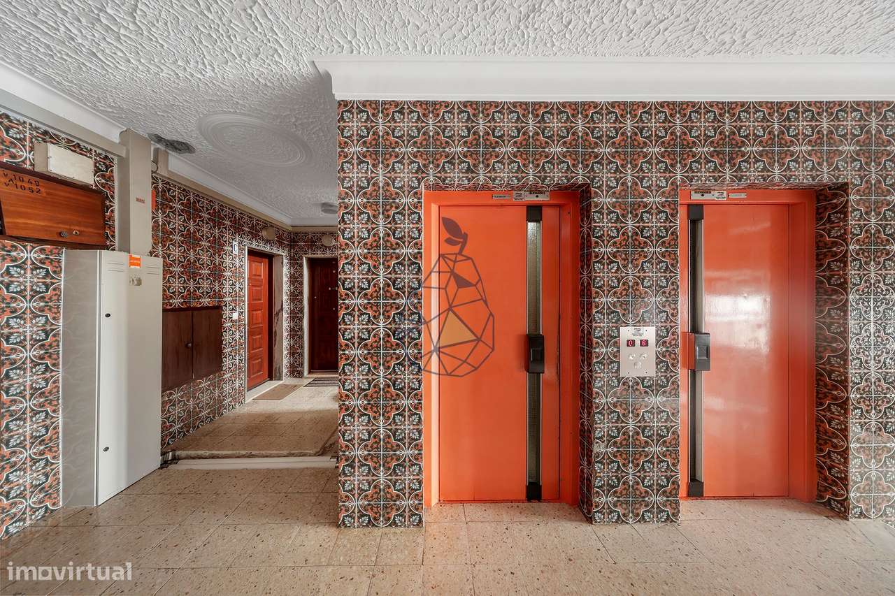 Apartamento T2 com Garagem e Elevador — Portimão-37