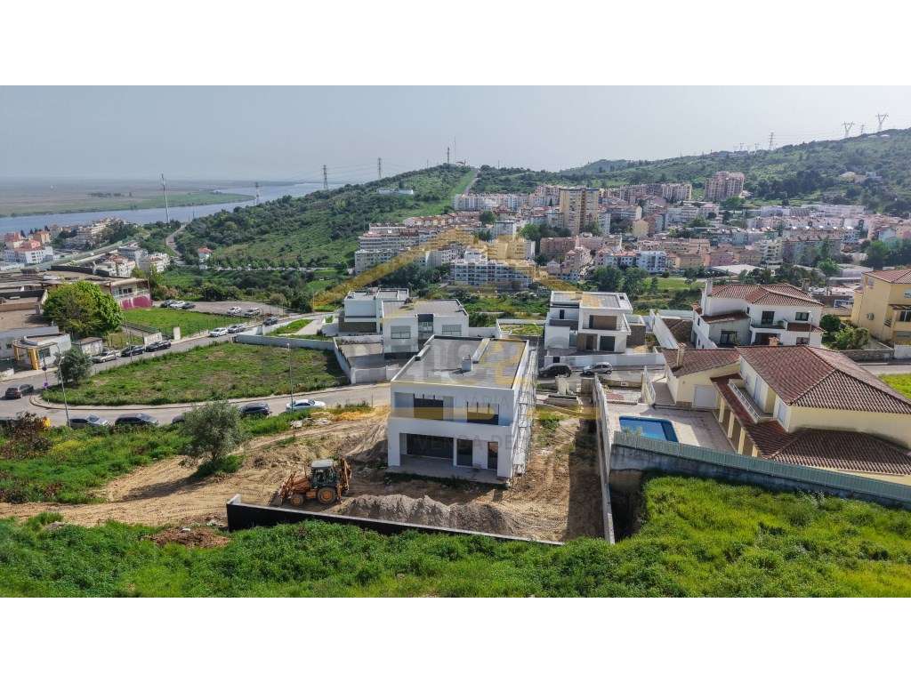 Magnífica Moradia Nova 560 m2- Vila Franca de Xira-10