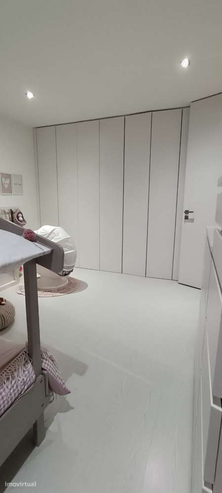 Moradia T5 de Luxo com Piscina e Garagem-26