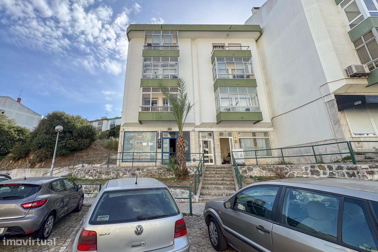 Apartamento T2 localizado nas Mercês-23