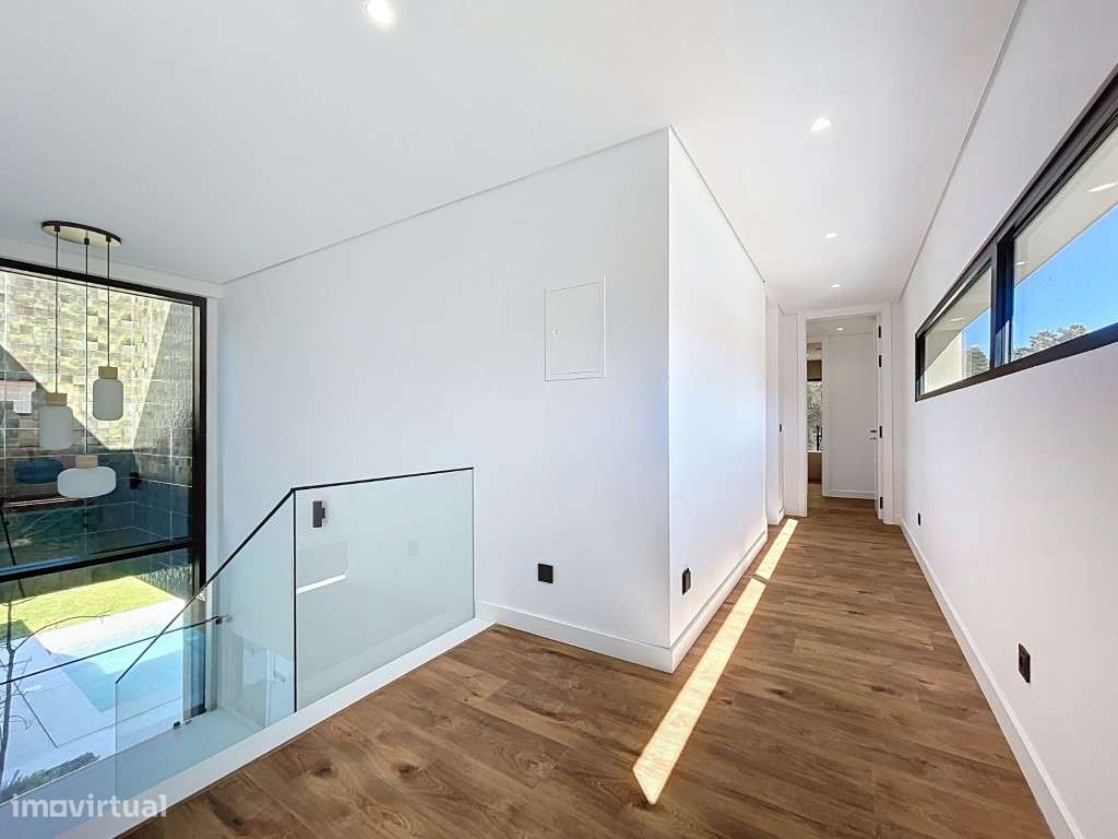 Moradia T5 na Aroeira - Charneca da Caparica.-13