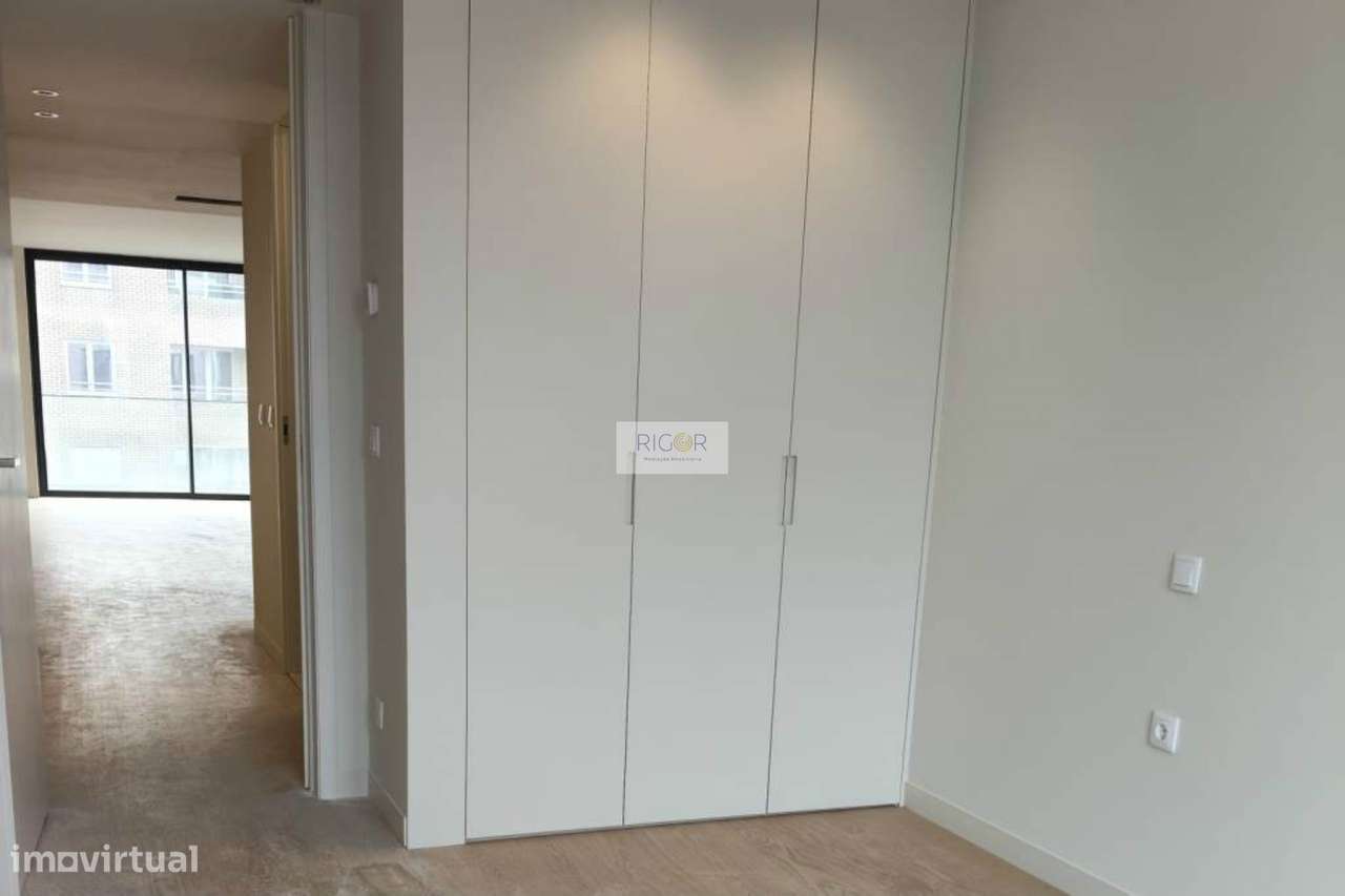 Apartamento T2+1 com varanda na sala a sul em Matosinhos-7