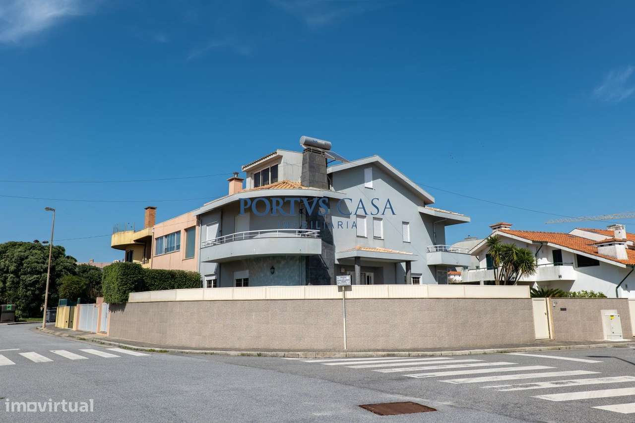 Moradia T4 com piscina em Lavra-46