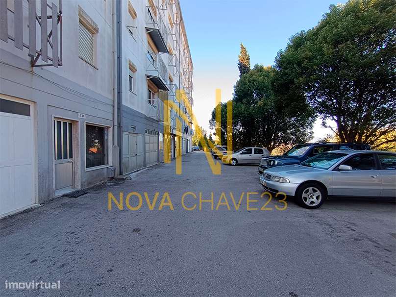 Armazém/Garagem em Mira-Sintra - Grande imagem: 4/7