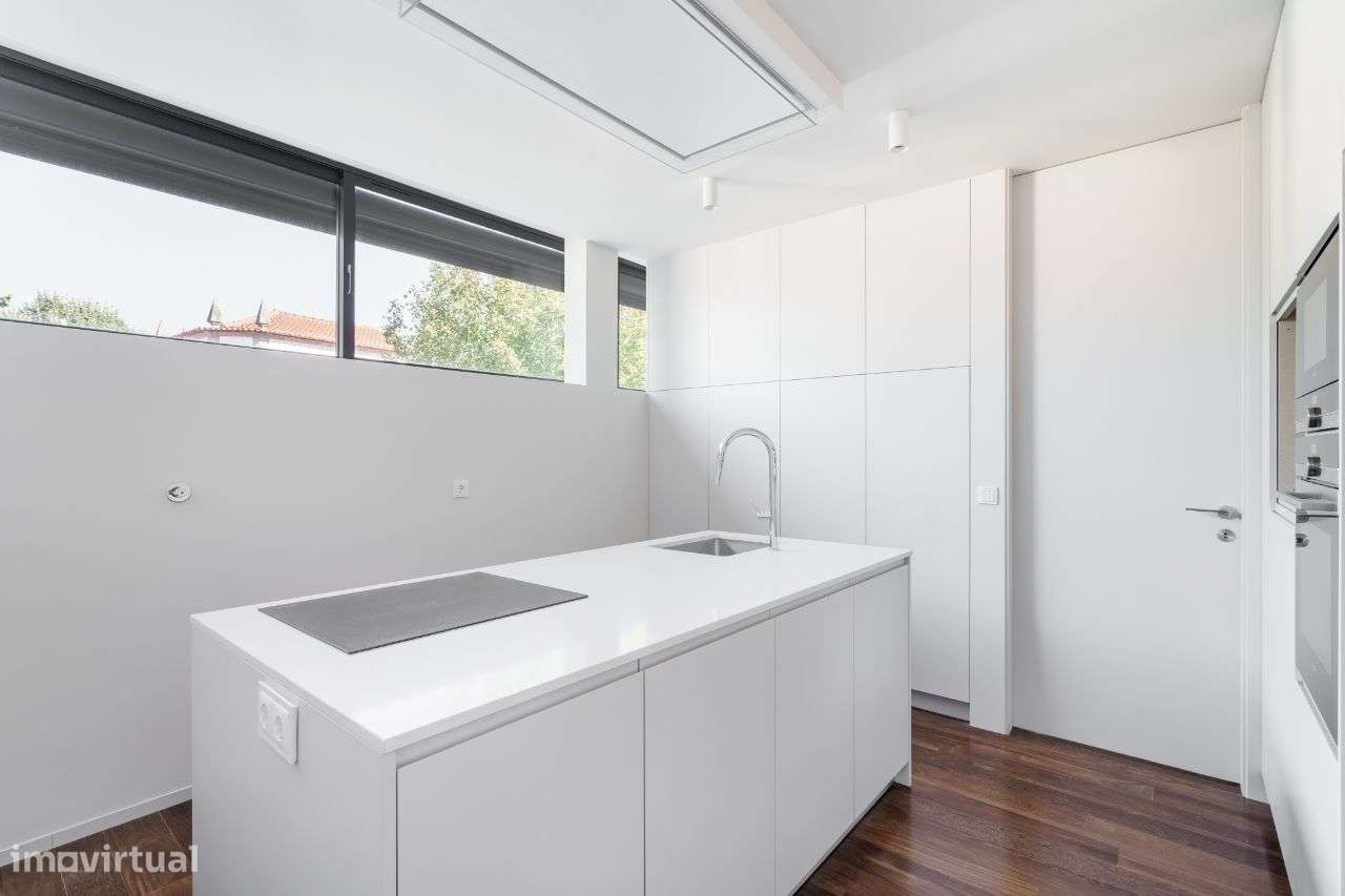 Penthouse Luxuosa com Piscina e Vistas 360º no Coração de Braga-23