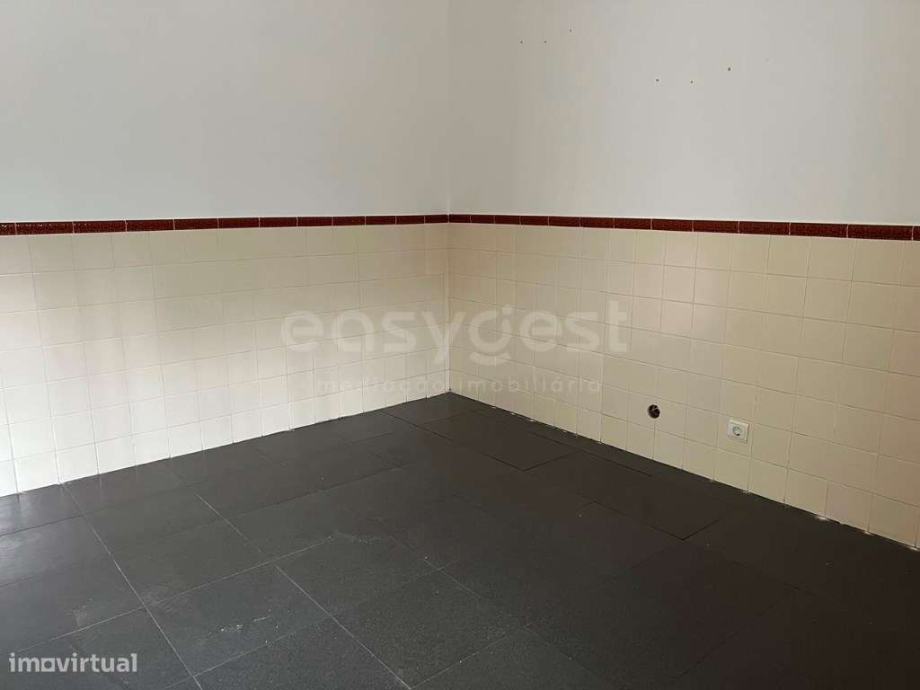 Apartamento T2 com 2 WC em Rés do Chão de Moradia , Barras - Azueir... - Grande imagem: 5/14