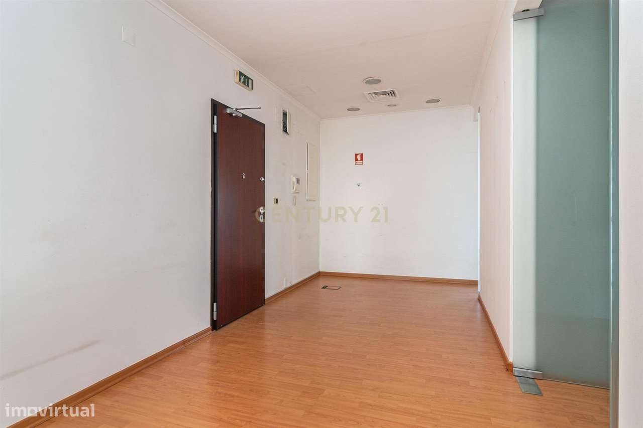 Escritório Moderno, com vista panorâmica, em Lisboa-2