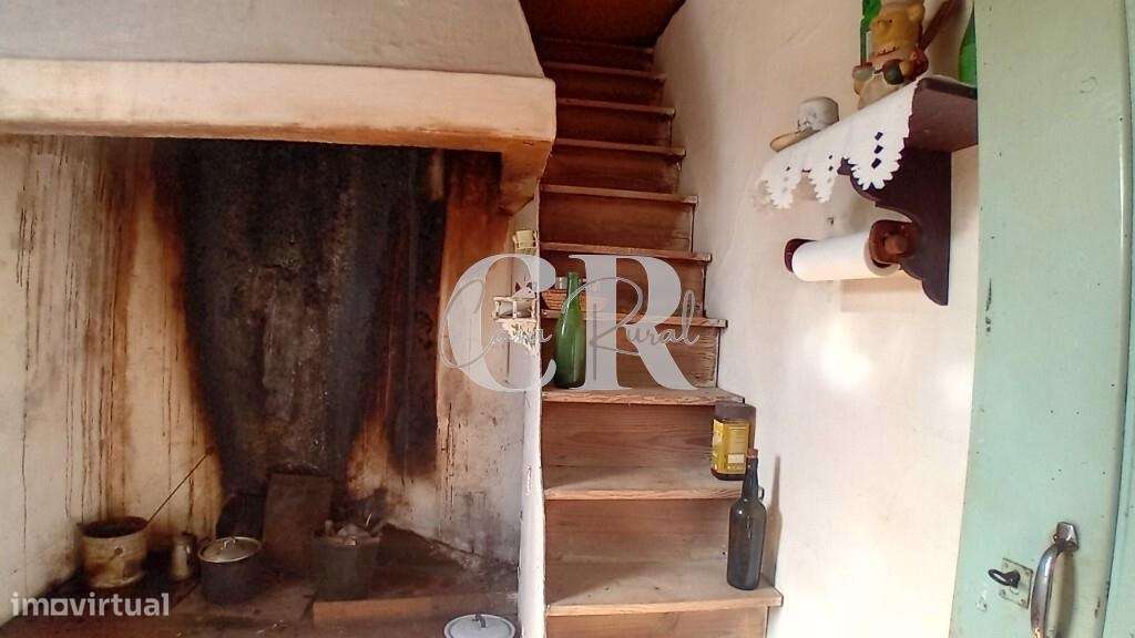 Moradia em pedra em Figueiró dos Vinhos com terreno e poço de água-12