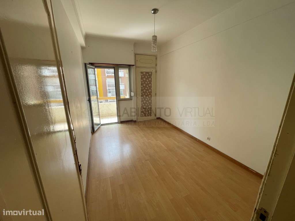 Vende-se T2 com varandas e arrecadação em Oeiras-8