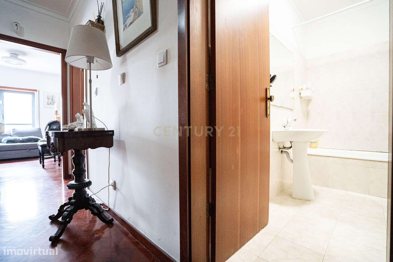 T3 com espaço exterior em Marvila – Excelente oportunidade em zona em-17