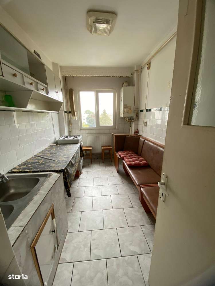 2 DECOMANDATE foarte spatios cu centrala si termopan zona Narcisa-4