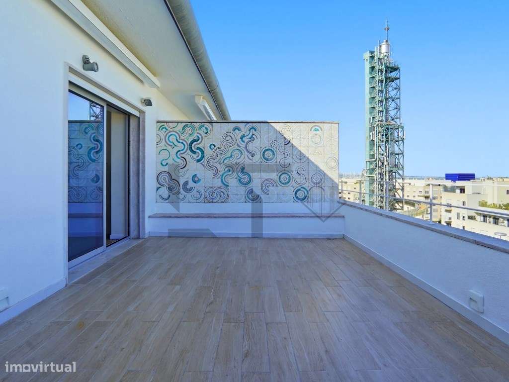 Penthouse T3 (possível T4) com Terraço, plena vista Rio e Garagem, ...-9