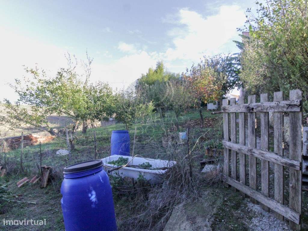 Moradia V3 c garagem em 1.040 m2 a 1 hora de Lisboa-38