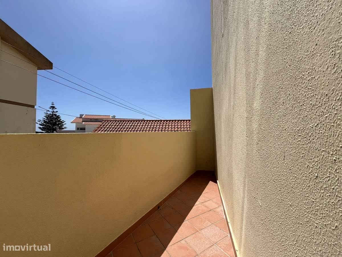 Apartamento T2 totalmente renovado, vista mar-28