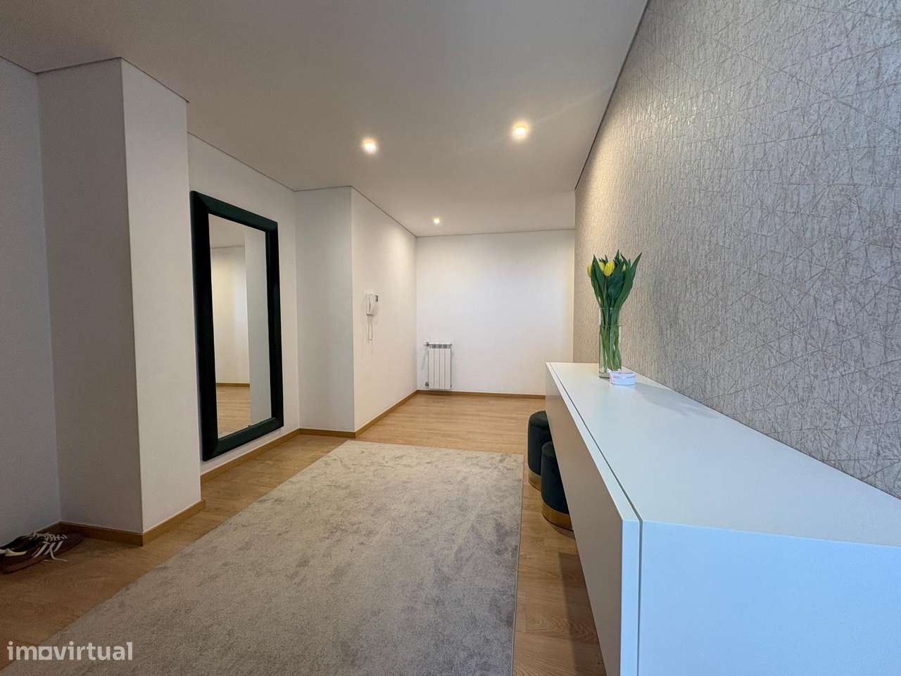 Apartamento T3 (recuado) com 56m2 de terraço, no centro da Trofa-4
