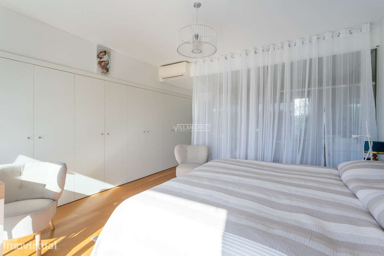 LUXUOSA VILLA V3 + 1 COM PISCINA E GARAGEM PRIVATIVA SITUADA NA CORREE-33