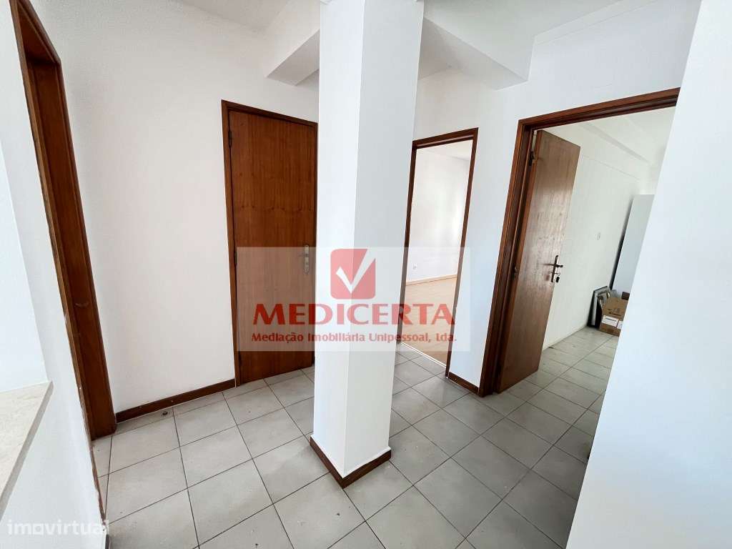 Carnaxide T3 - Central - Prédio Pequeno - Grande imagem: 4/20