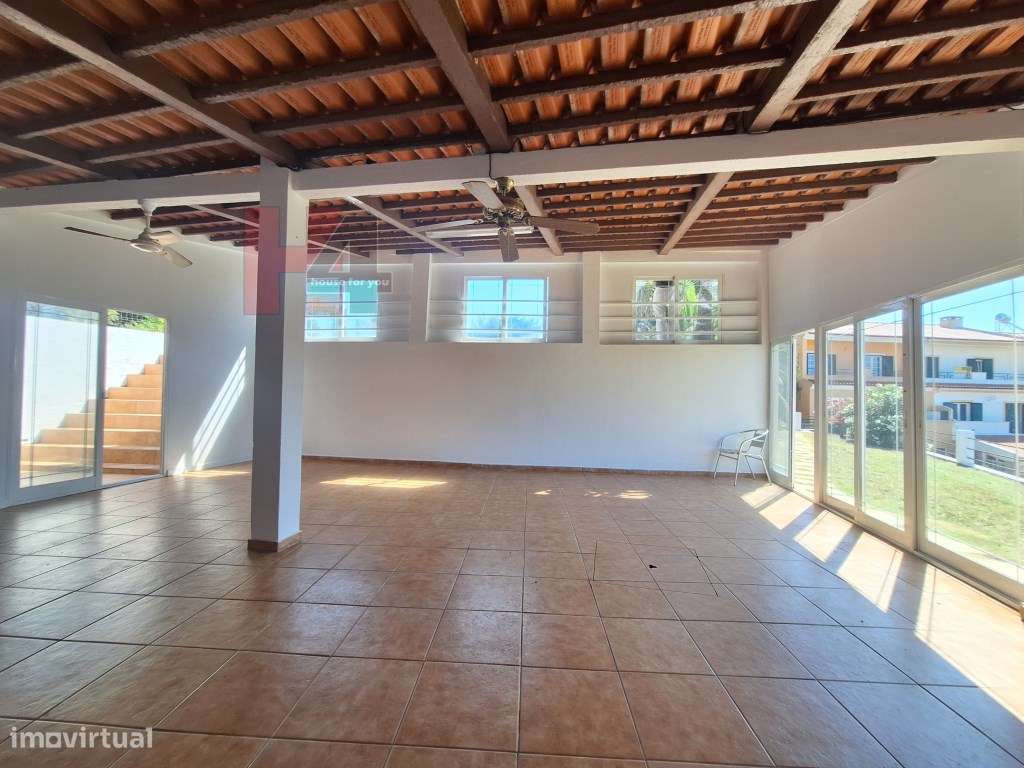 Moradia T4 com piscina inserida num terreno de 670m2 - Setúbal (OFE...-34