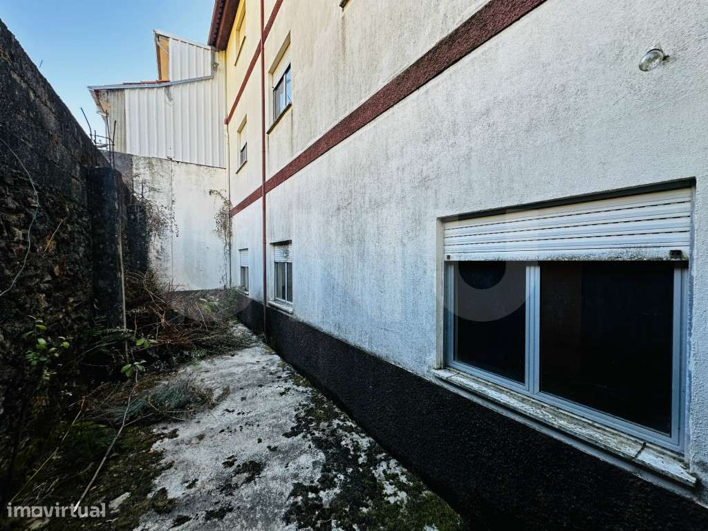 Moradia Espaçosa com Terreno e Potencial de Investimento - Atalaia,...-9