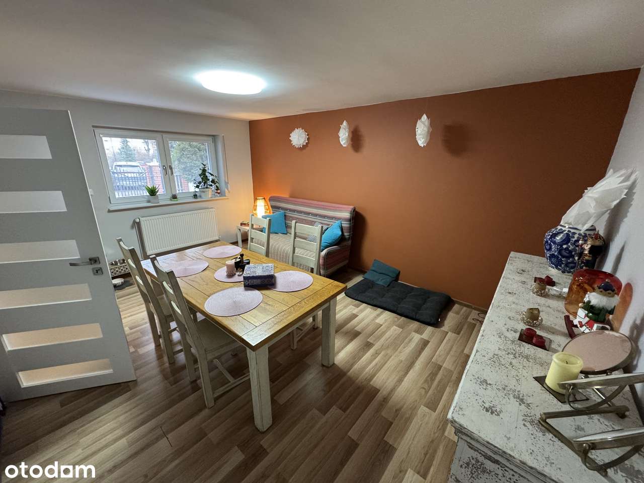 Wolnostojący obiekt z dużym terenem pod parking-13