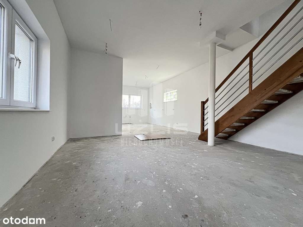 Dom nad jeziorem z linią brzegową-15