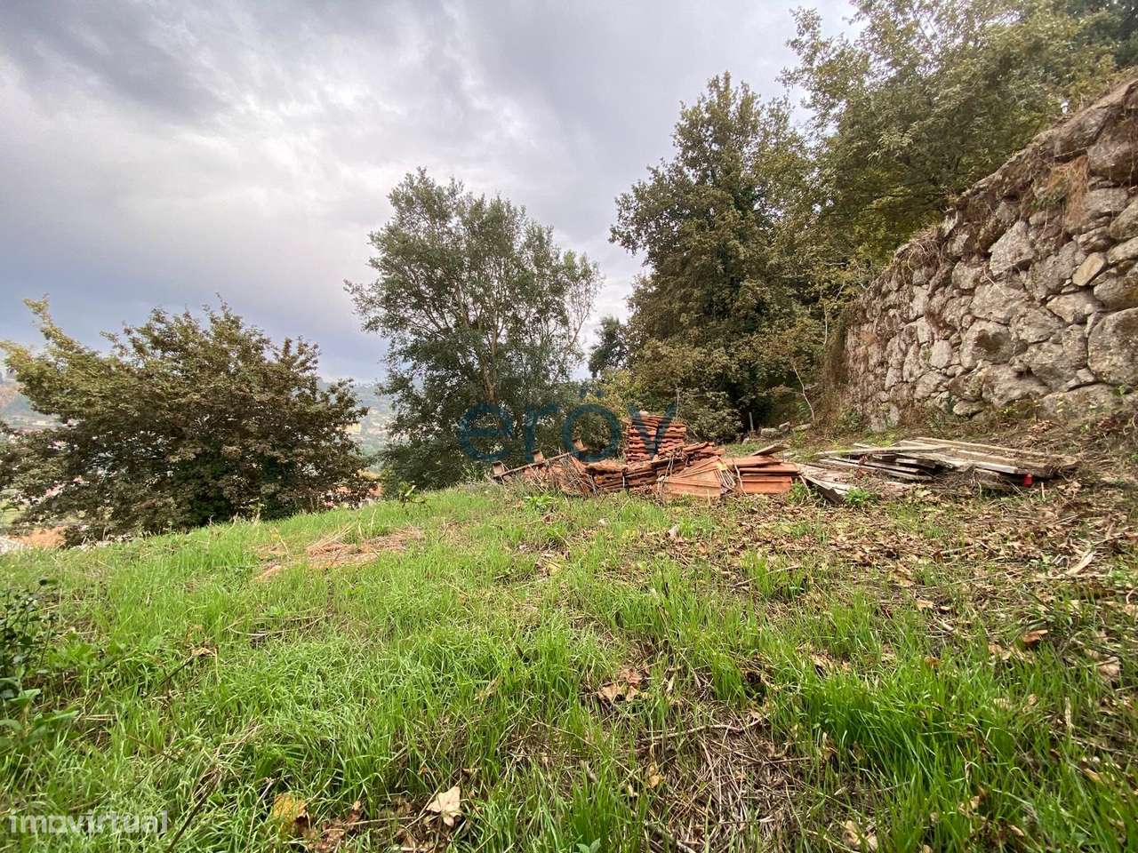 Moradia para Reabilitação com Terreno e Vista Panorâmica-20