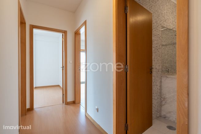 Apartamento T3 com duas varandas, garagem e arrumos, Maia-15