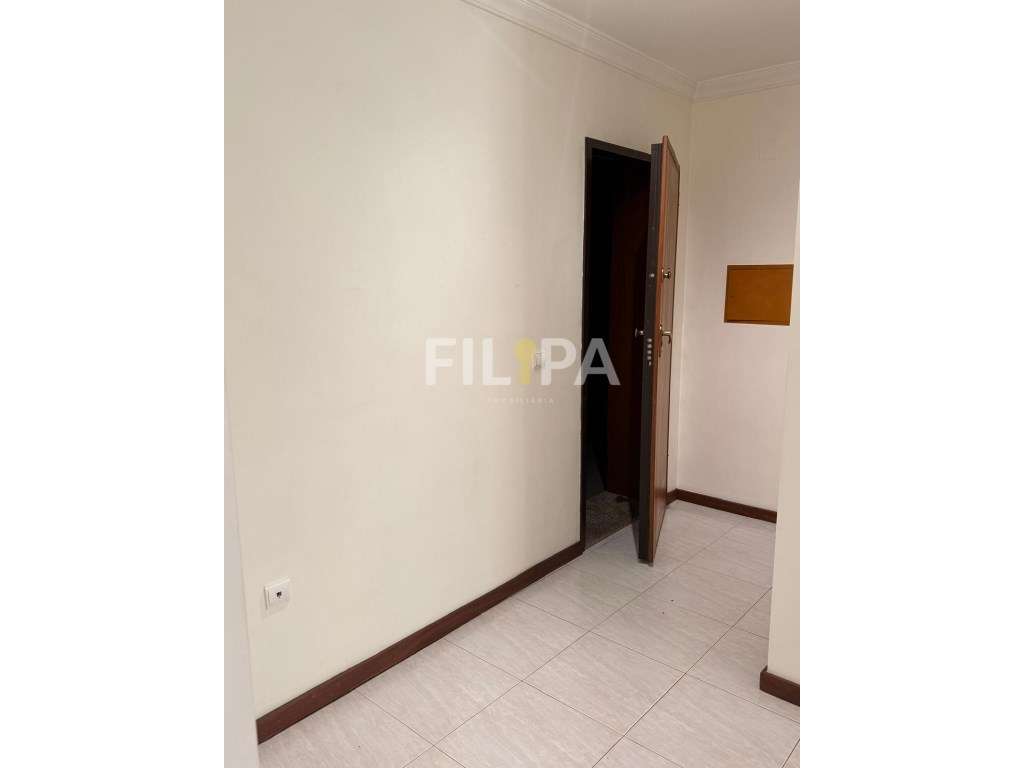 T1 Centro de Valongo com ótimas áreas-13