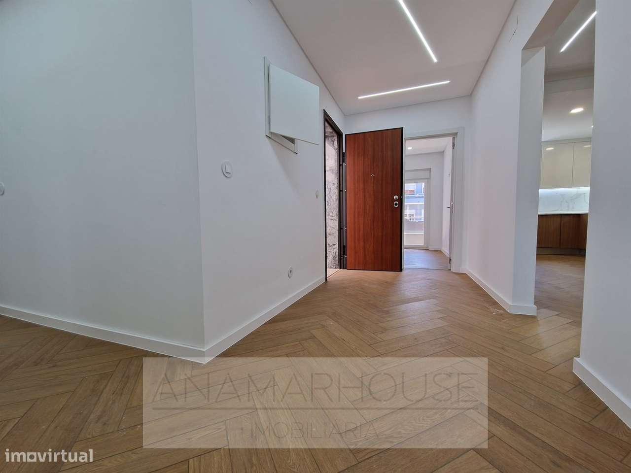 T3 Remodelado com varandas na Amadora, Mina De Água-21