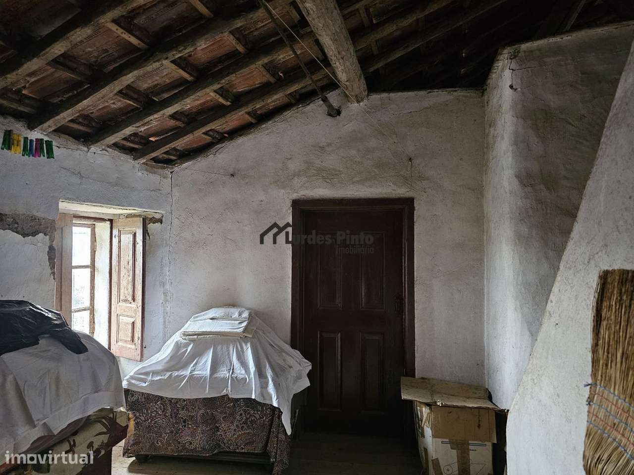 Moradia com dois pisos e logradouro-12