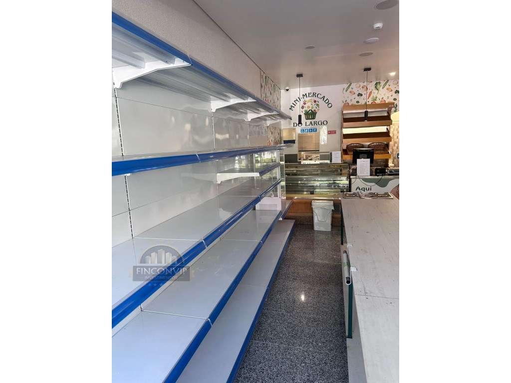 Espaço Comercial no Centro de Almada - Totalmente Equipado e Pronto...-17