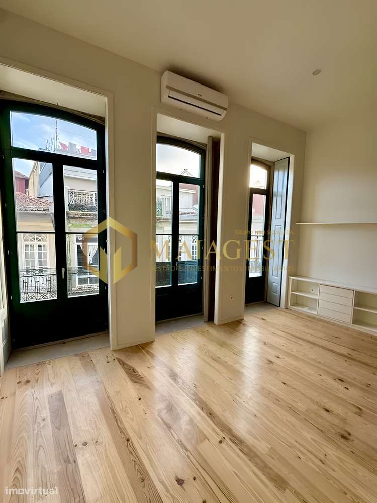 T0 Novo de Charme no Centro Histórico do Porto com Potencial AL-6