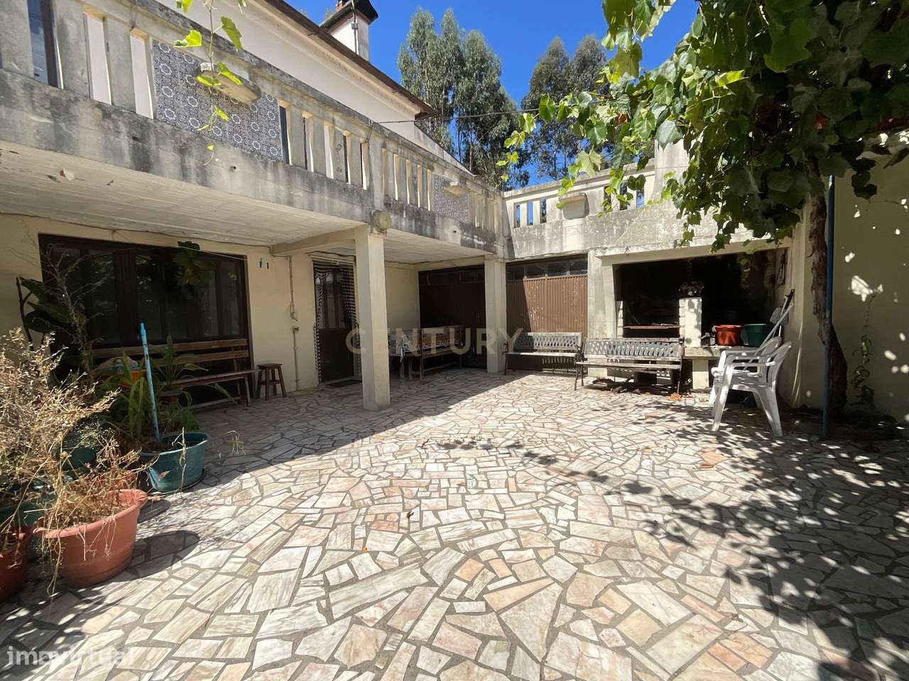 Moradia T5 com Jardim, Terraço e mais 2 terrenos de construção em Vila - Grande imagem: 3/51