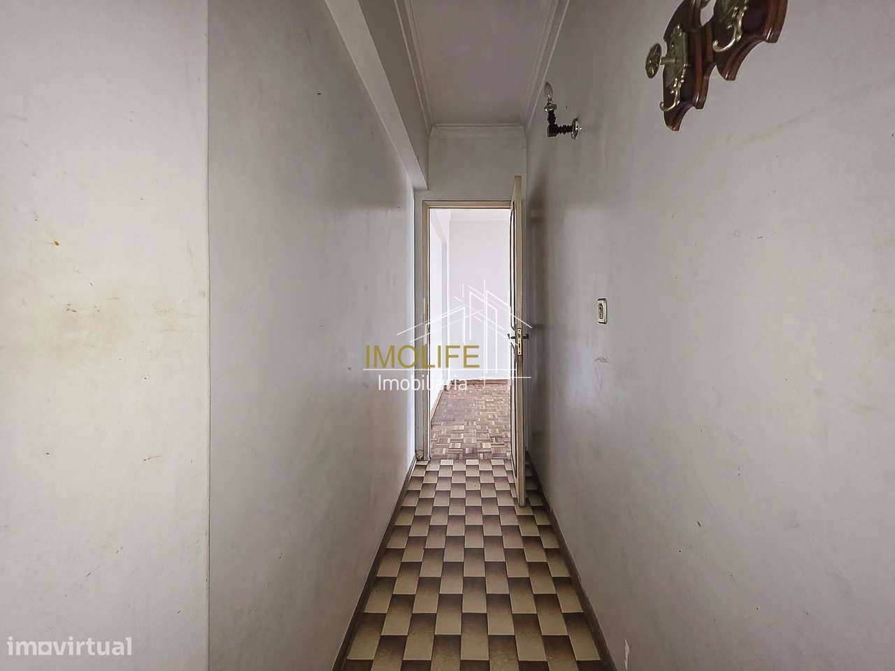 Apartamento T2 com varanda-23