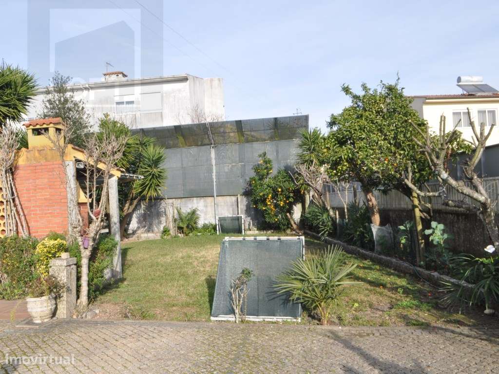 Moradia V4 em Candoso S.Santiago e Mascotelos-42