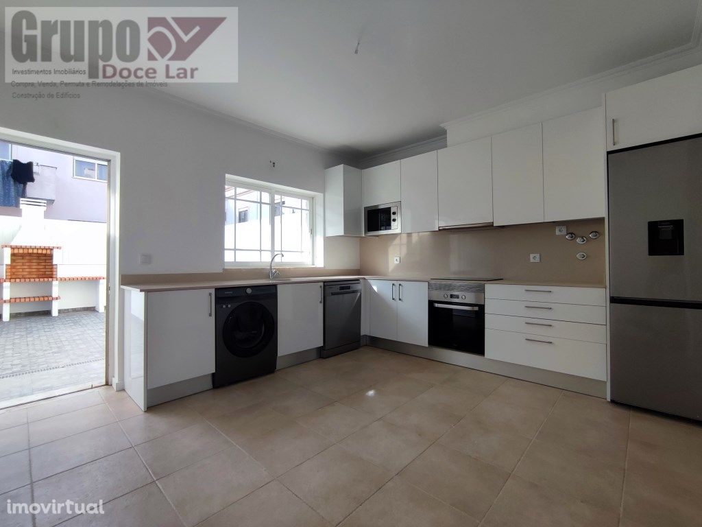 NOVIDADE - Moradia REMODELADA em Banda Duplex V3 - Quinta...