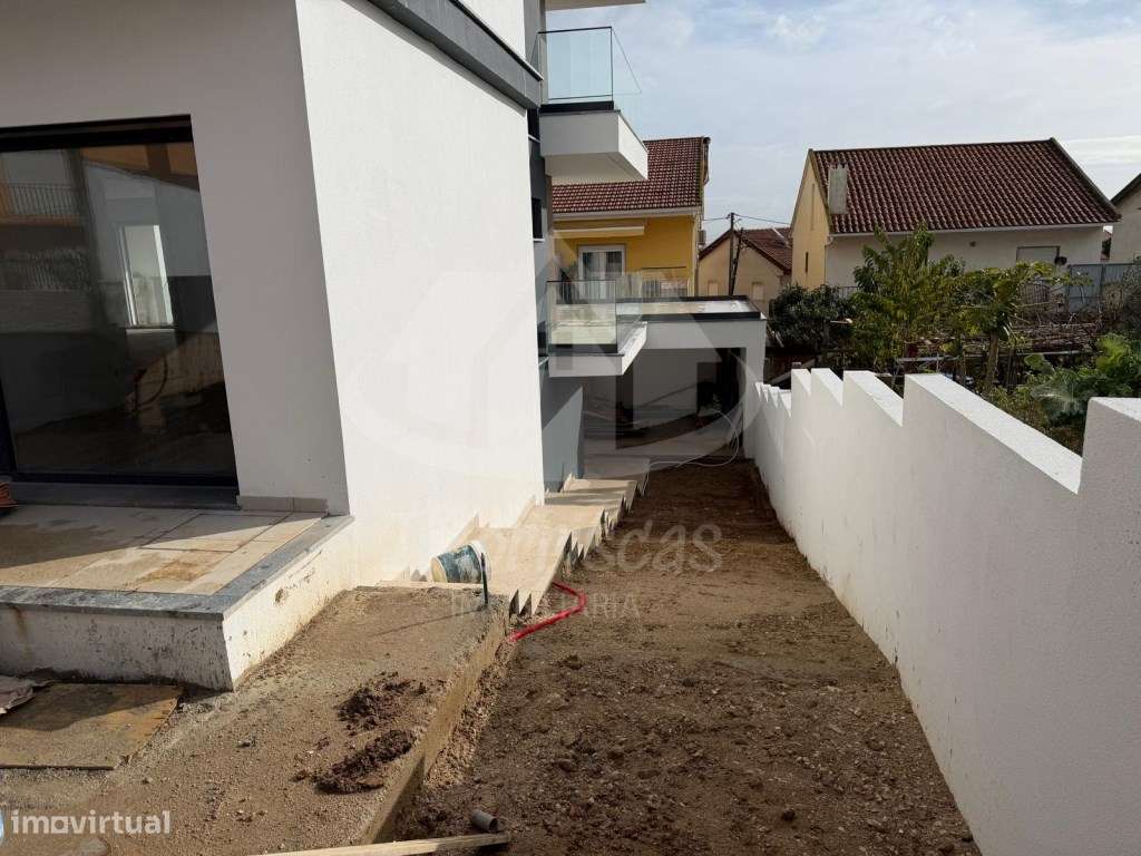 Moradia T4 com vista rio no Bairro das Courelas, Santa Iria de Azóia - Grande imagem: 5/42